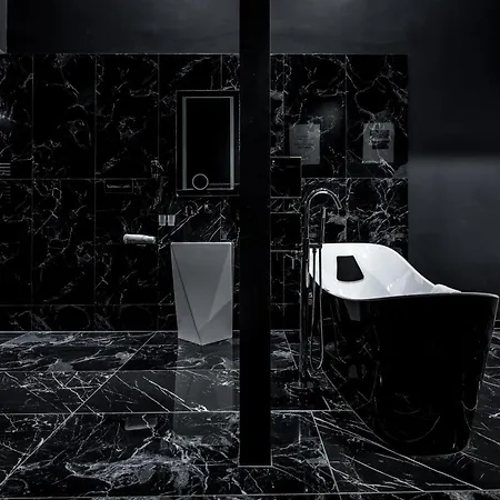 Hotell Black 4*