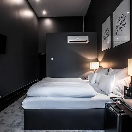 Hotell Black 4*
