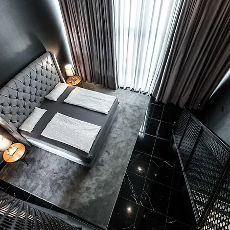 Hotell Black 4*