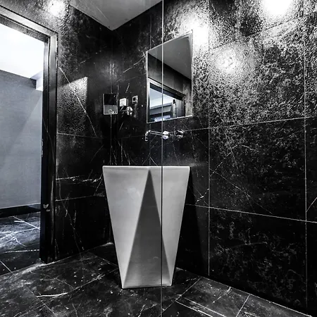 Black 4*