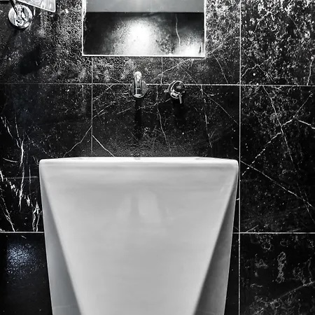 Hotell Black 4*