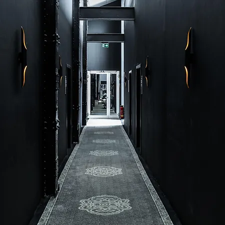 Hotell Black 4*