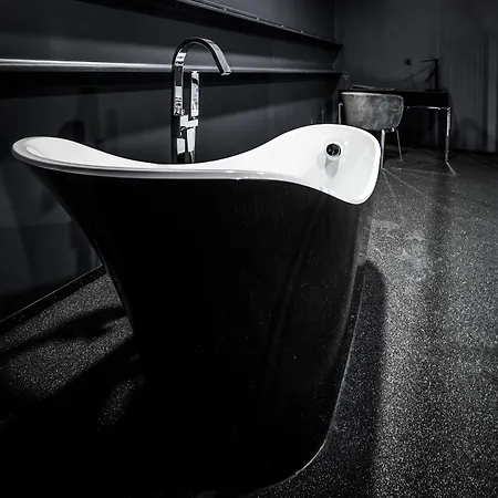 Black 4*