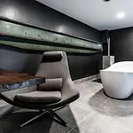Black 4*