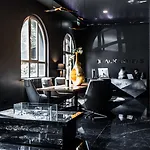 Black Hotel