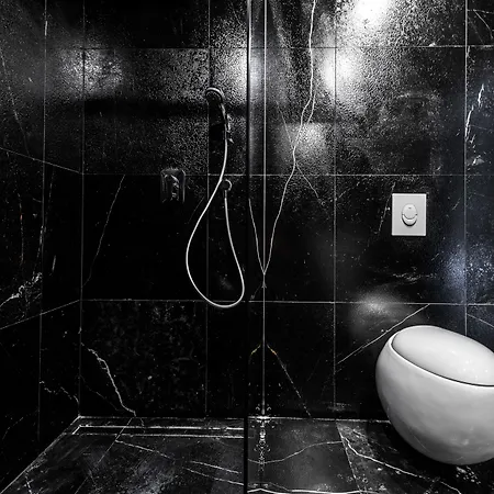 Hotel Black