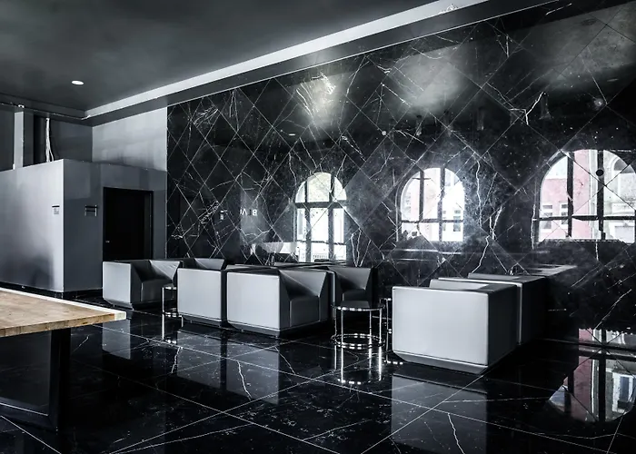 Ξενοδοχείο Black 4*